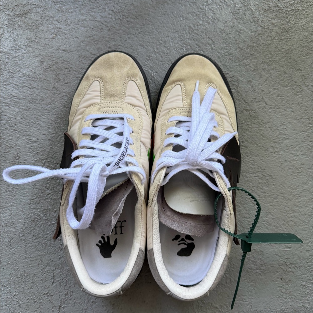 Off-White Men's Beige and Dark Brown Sneakers